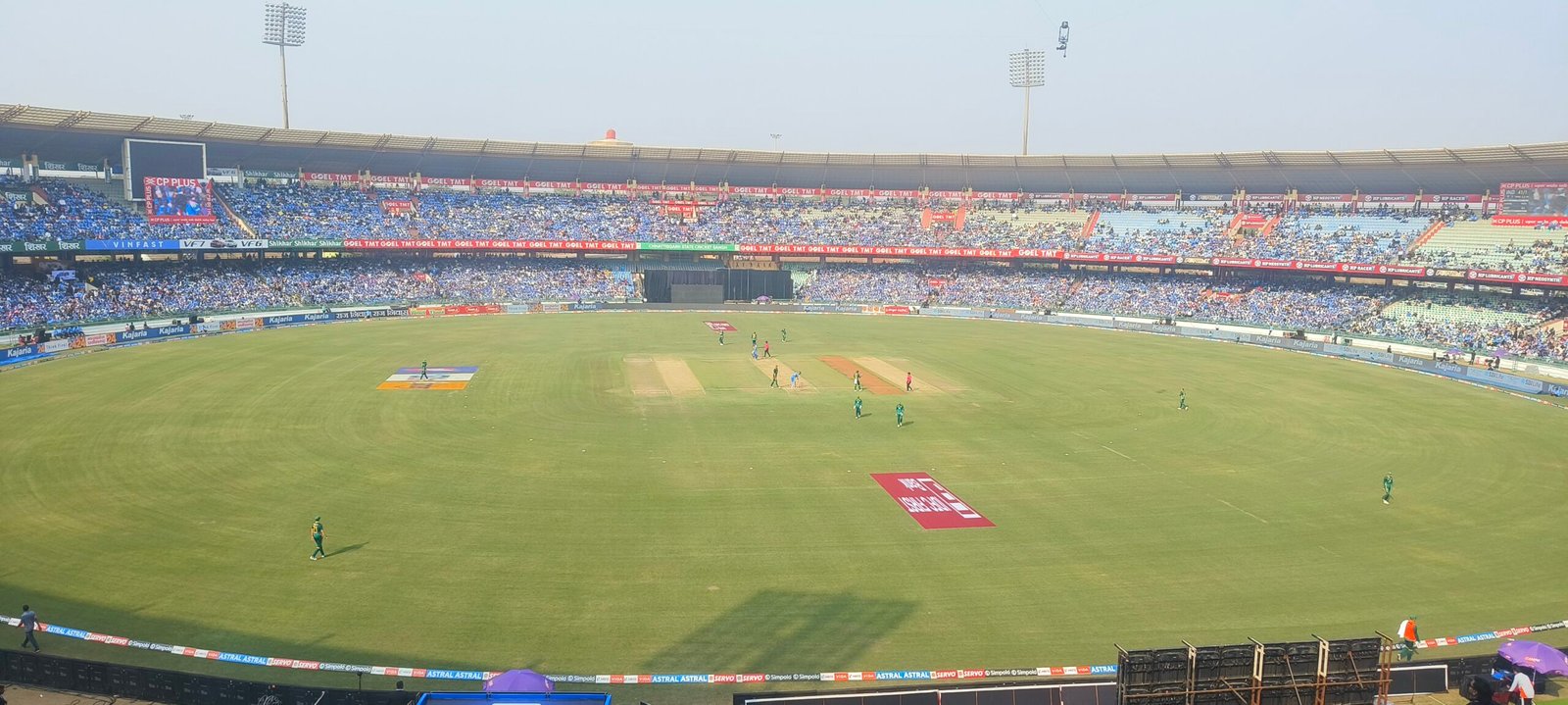 रायपुर में टीम इंडिया की पहली हार,कोहली का शतक भी न बचा सका मैच,आख़िरी ओवर में अफ्रीका ने छीनी जीत।