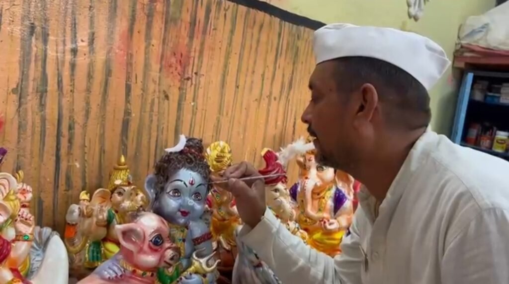 रायपुर केंद्रीय जेल में बंदियों द्वारा तैयार की गई 500 बीजयुक्त पर्यावरण अनुकूल गणेश प्रतिमाएं